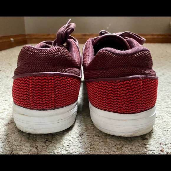 🔥HOST PICK🔥. Mens Red Converse Sneakers - Picture 6 of 9